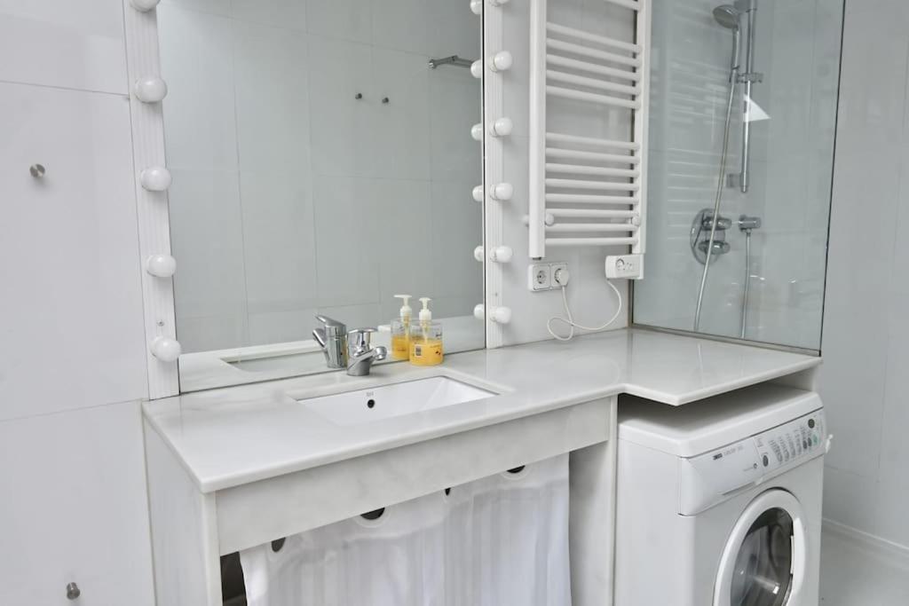 For You Rentals Apartamento Temporal Con Encanto A Pocos Metros Del Sol Myr13 Madrid Esterno foto